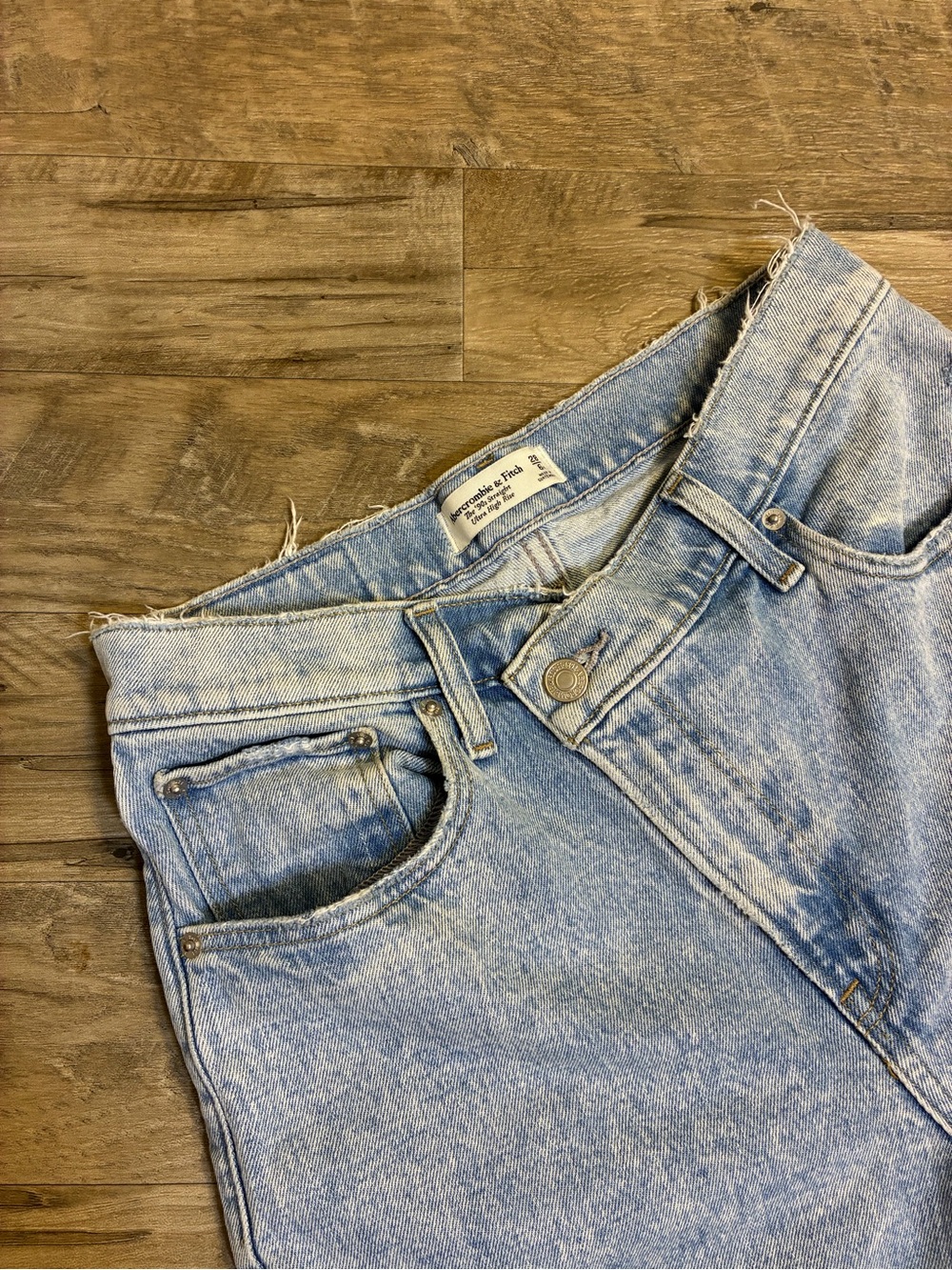 Abercrombie & Fitch The 90s Straight Ultra High Rise Jeans - Picture 2 of 10